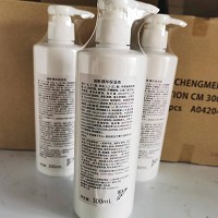 诚美 精华保湿液300ml 质地滑爽不黏腻,吸收渗透效果明显,滋润干燥肌肤,紧致水嫩