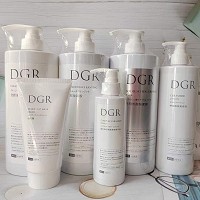 诚美 DGR神经酰胺美容液120ml 质地滑爽不黏腻,渗透肌底,滋润干燥,紧致水嫩