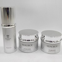 苗御堂 嫩肤三宝套 混合斑家居断黑三宝(亮颜晚霜30g+皙颜日霜30g+精华液30ml)