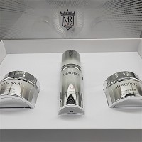 苗御堂 嫩肤三宝套 混合斑家居断黑三宝(亮颜晚霜30g+皙颜日霜30g+精华液30ml)